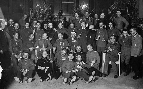WW1 фотографии демонстрируют любовь немецких летчиков к шампанскому