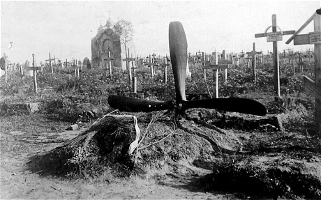 WW1 фотографии демонстрируют любовь немецких летчиков к шампанскому
